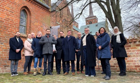 Præster foran Roskilde Domkirke